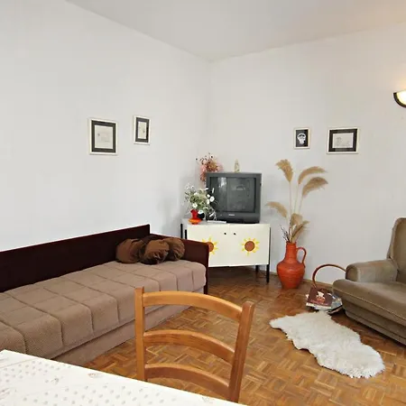 Sleeps 4 Wifi Apartment