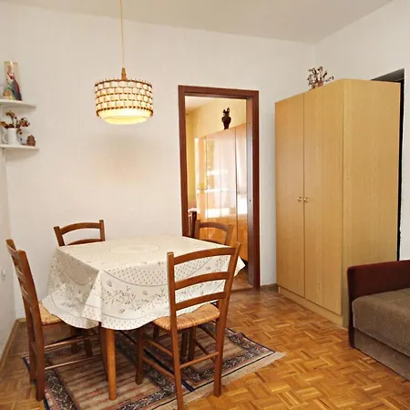 Sleeps 4 Wifi * Novi Vinodolski